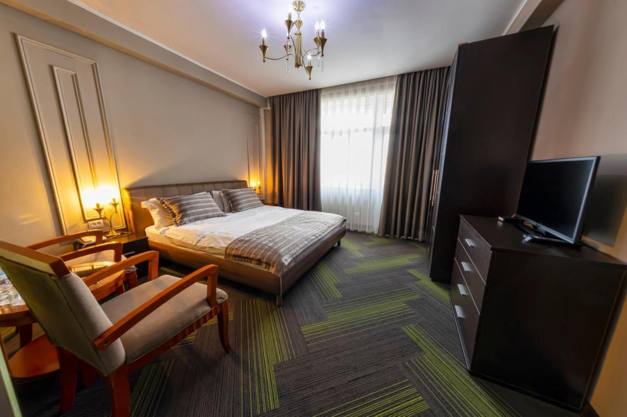 Classic Hotel Osh Ngoại thất bức ảnh